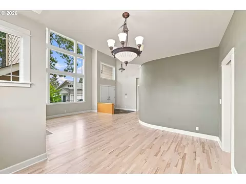 Living - 3324 Bentley Ave, Eugene, OR 97405 photo 5 of 9