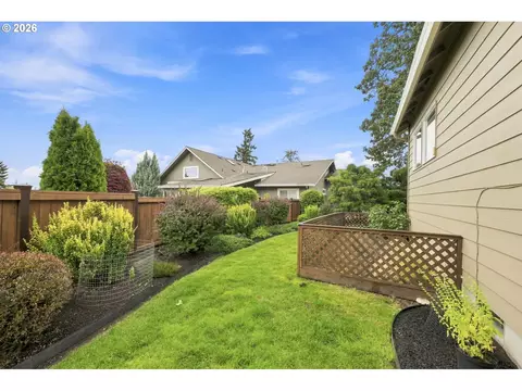 Exterior - 3324 Bentley Ave, Eugene, OR 97405 photo 4 of 4