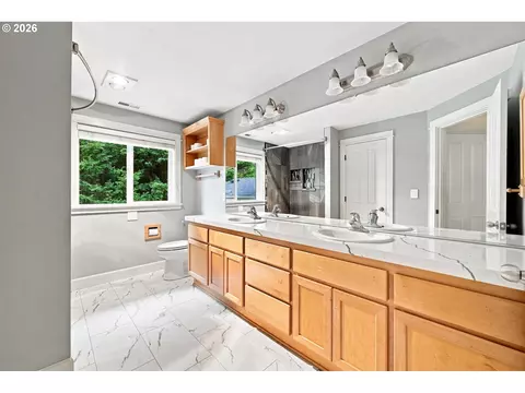 Bath - 3324 Bentley Ave, Eugene, OR 97405 photo 4 of 5