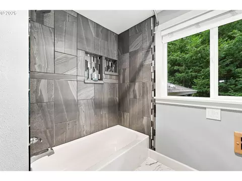 Bath - 3324 Bentley Ave, Eugene, OR 97405 photo 5 of 5
