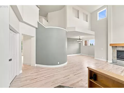 Living - 3324 Bentley Ave, Eugene, OR 97405 photo 3 of 9