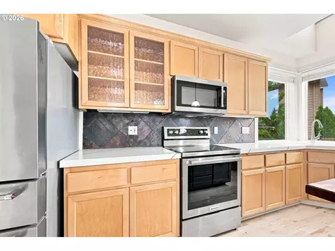 Kitchen - 3324 Bentley Ave, Eugene, OR 97405 photo 3 of 3