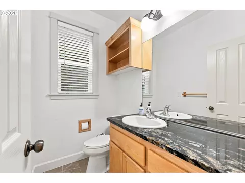 Bath - 3324 Bentley Ave, Eugene, OR 97405 photo 1 of 5