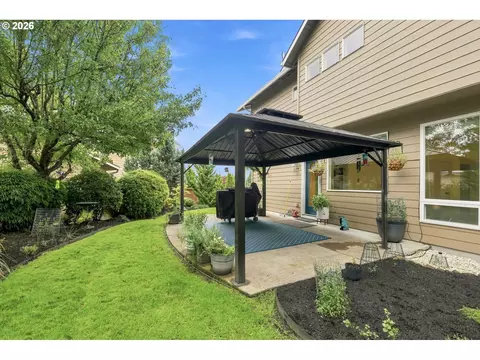 Exterior - 3324 Bentley Ave, Eugene, OR 97405 photo 3 of 4