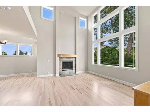 Living - 3324 Bentley Ave, Eugene, OR 97405 photo 4 of 9