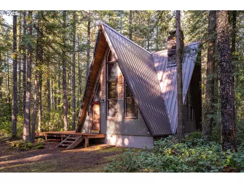 76195 E Road 28, Rhododendron, OR 97049