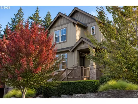 9349 SW Chopin Ln, Portland, OR 97225