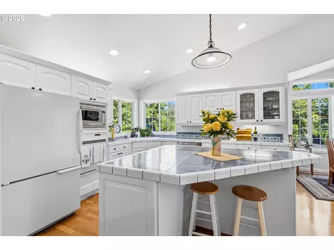 Kitchen - 151 Rockridge Loop, Eugene, OR 97405 photo 2 of 5