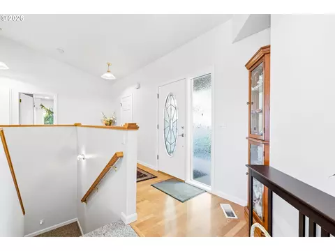 Entry Way - 151 Rockridge Loop, Eugene, OR 97405 photo 2 of 2