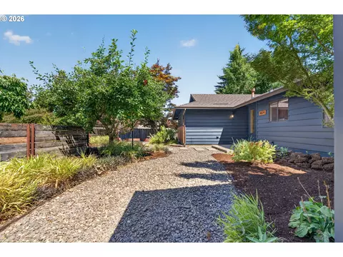 Exterior - 1074 SE Paloma Pl, Gresham, OR 97080 photo 7 of 15
