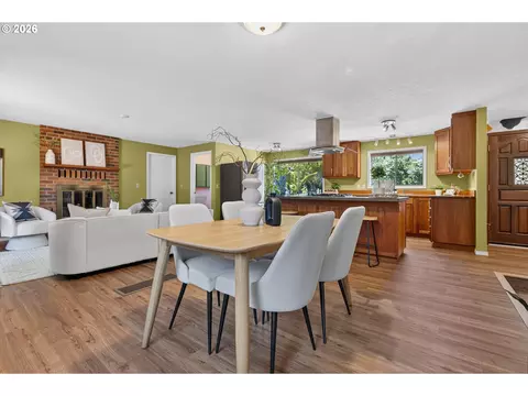 Dining - 1074 SE Paloma Pl, Gresham, OR 97080 photo 3 of 3