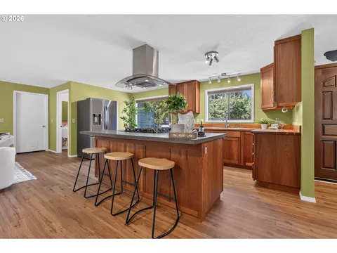 Kitchen - 1074 SE Paloma Pl, Gresham, OR 97080 photo 6 of 6