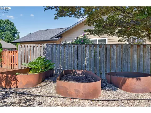 Exterior - 1074 SE Paloma Pl, Gresham, OR 97080 photo 6 of 15