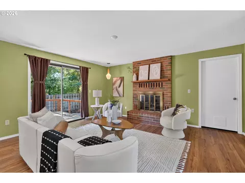 Living - 1074 SE Paloma Pl, Gresham, OR 97080 photo 6 of 8