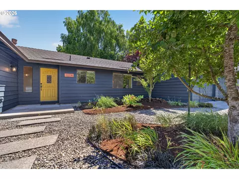 Exterior - 1074 SE Paloma Pl, Gresham, OR 97080 photo 2 of 15