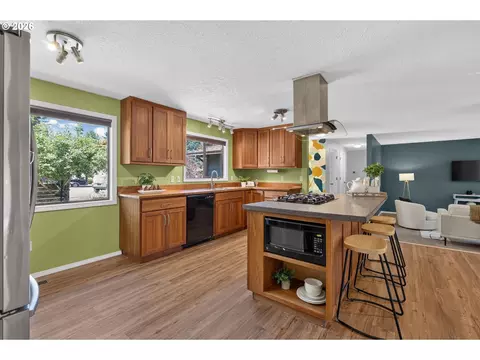 Kitchen - 1074 SE Paloma Pl, Gresham, OR 97080 photo 2 of 6