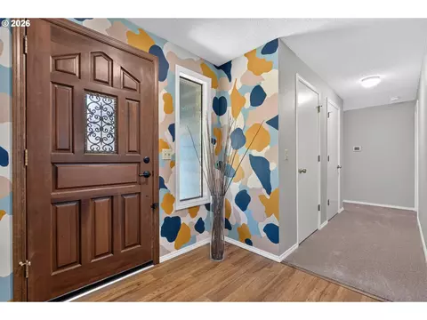 Entry Way - 1074 SE Paloma Pl, Gresham, OR 97080 photo 2 of 3