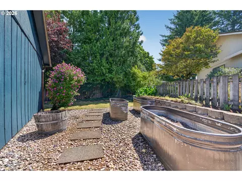 Exterior - 1074 SE Paloma Pl, Gresham, OR 97080 photo 9 of 15