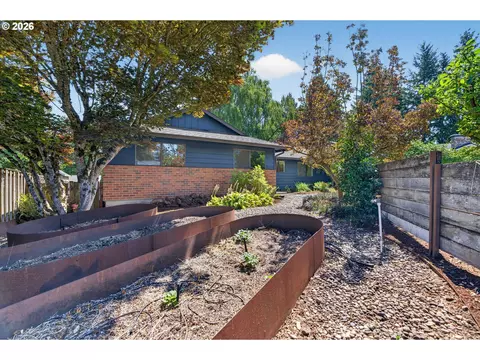 Exterior - 1074 SE Paloma Pl, Gresham, OR 97080 photo 5 of 15