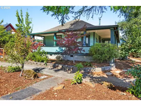 1132 Ash Ave, Cottage Grove, OR 97424