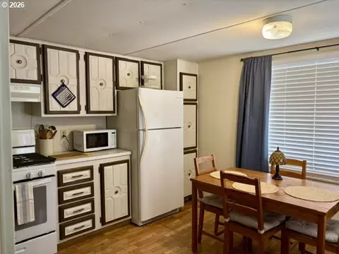 Kitchen - 1050 W Central Ave, Sutherlin, OR 97479 photo 1 of 6