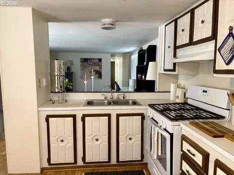 Kitchen - 1050 W Central Ave, Sutherlin, OR 97479 photo 6 of 6