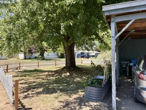 Exterior - 1050 W Central Ave, Sutherlin, OR 97479 photo 6 of 9