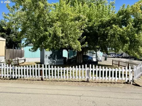 Exterior - 1050 W Central Ave, Sutherlin, OR 97479 photo 1 of 9