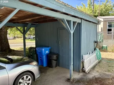 Exterior - 1050 W Central Ave, Sutherlin, OR 97479 photo 7 of 9