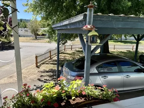 Exterior - 1050 W Central Ave, Sutherlin, OR 97479 photo 4 of 9
