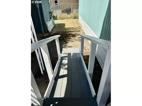 Exterior - 1050 W Central Ave, Sutherlin, OR 97479 photo 8 of 9