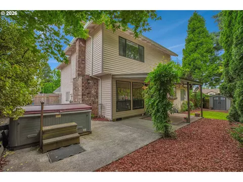 Exterior - 520 SE 15th St, Gresham, OR 97080 photo 5 of 8