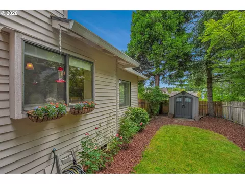 Exterior - 520 SE 15th St, Gresham, OR 97080 photo 6 of 8