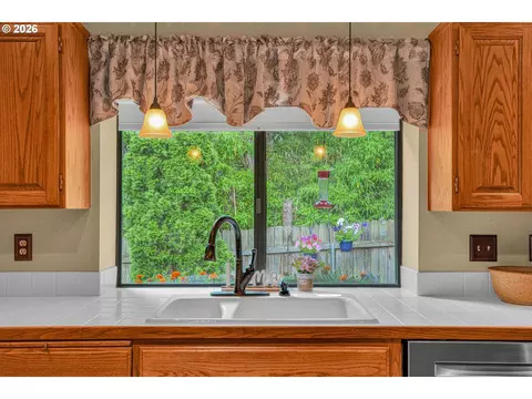 Kitchen - 520 SE 15th St, Gresham, OR 97080 photo 6 of 7