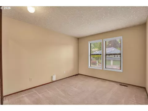 Bedroom - 520 SE 15th St, Gresham, OR 97080 photo 2 of 3