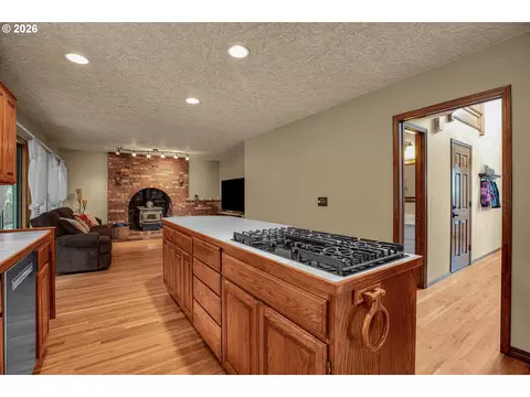 Kitchen - 520 SE 15th St, Gresham, OR 97080 photo 5 of 7