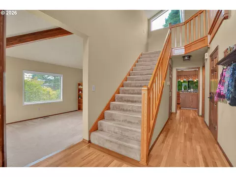 Entry Way - 520 SE 15th St, Gresham, OR 97080 photo 1 of 4