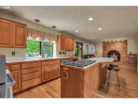 Kitchen - 520 SE 15th St, Gresham, OR 97080 photo 1 of 7