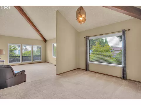 Living - 520 SE 15th St, Gresham, OR 97080 photo 4 of 7