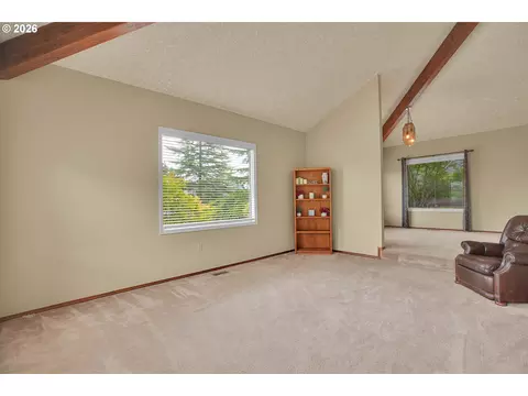 Living - 520 SE 15th St, Gresham, OR 97080 photo 1 of 7