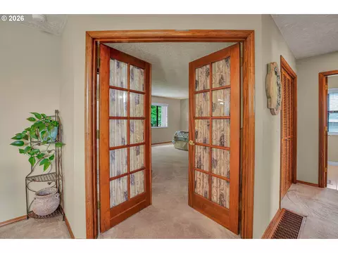 Entry Way - 520 SE 15th St, Gresham, OR 97080 photo 4 of 4