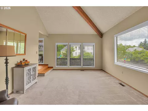 Living - 520 SE 15th St, Gresham, OR 97080 photo 3 of 7