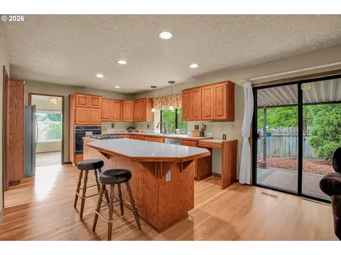 Kitchen - 520 SE 15th St, Gresham, OR 97080 photo 2 of 7
