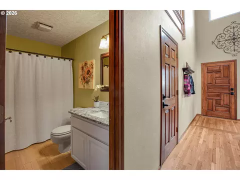 Entry Way - 520 SE 15th St, Gresham, OR 97080 photo 2 of 4
