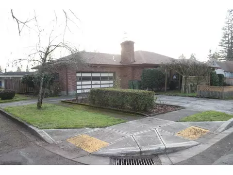 912 E 4th St, Newberg, OR 97132 photo 1