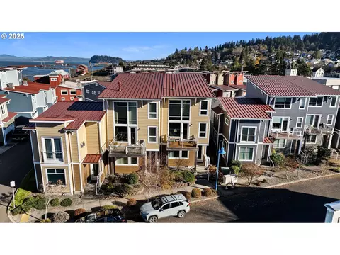 248 29th St, Astoria, OR 97103