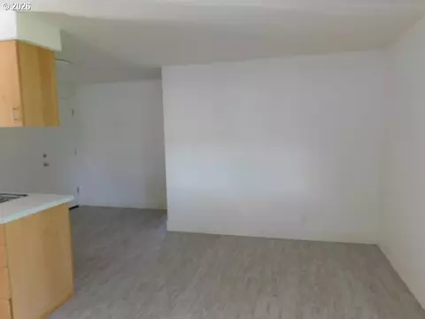 Living - 511 Panda Loop, Eugene, OR 97401 photo 2 of 3