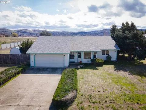 204 3rd Ave, Dallesport, WA 98617