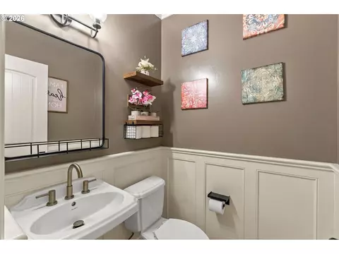 Bath - 1133 Skylark Ln, Eugene, OR 97401 photo 1 of 6