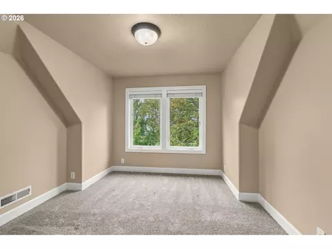 Bedroom - 1133 Skylark Ln, Eugene, OR 97401 photo 6 of 7